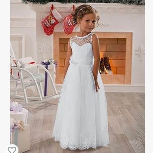 Beautiful white dress for communion, baptism or flower girl for wedding size 8-9